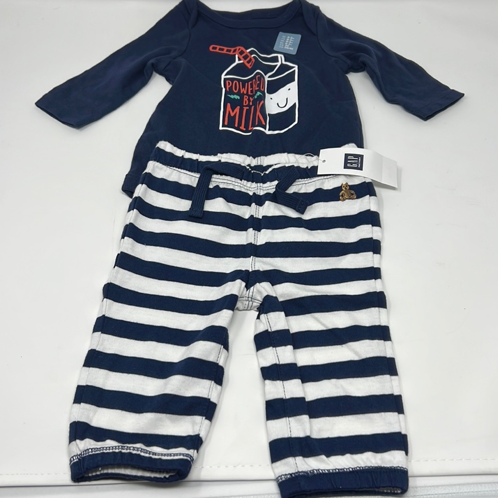 Baby gap onesie set size 0-3months powered by milk navy set